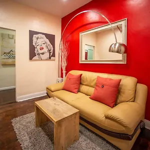 Habitación en casa particular Private In A Shared 15 Minutes To Times Square!, Nueva York